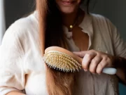 Pourquoi Opter pour une Brosse en Poils de Sanglier pour Vos Cheveux ? Brosse en Poils de Sanglier
