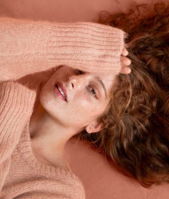 Mode et Beauté en Teintes Terracotta: L’Élégance Terrienne Réinventée Teintes Terracotta