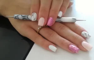 Vernis semi-permanent renforcé : guide pour ongles Mous Vernis Semi-Permanent Renforcé