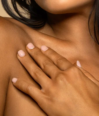 Les dangers cachés de la douche autobronzante que vous devez connaître dangers cachés de la douche autobronzante