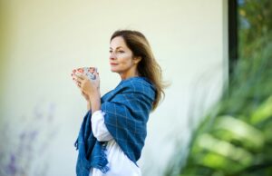 Atténuez les taches brunes du mélasma après la ménopause avec Calecim Professional Atténuez les taches brunes du mélasma après la ménopause