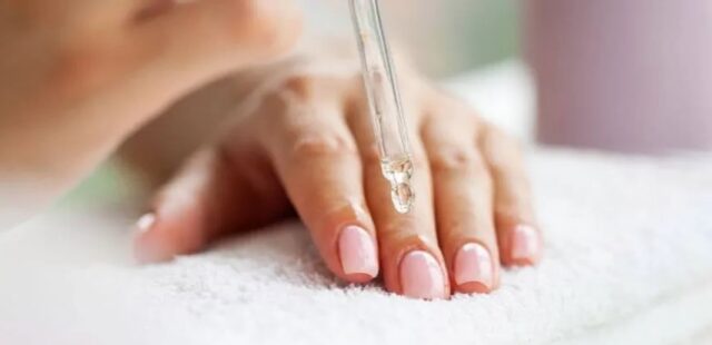 ongle-huile-de-ricin