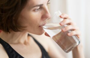 Rétention d’eau ventre : causes et solutions efficaces rapidement Rétention d’eau ventre